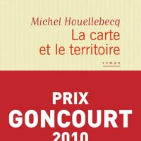 Couverture de l'ouvrage "La carte et le territoire" orné d'un bandeau rouge annonçant que le livre a obtenu le prix Goncourt 2010